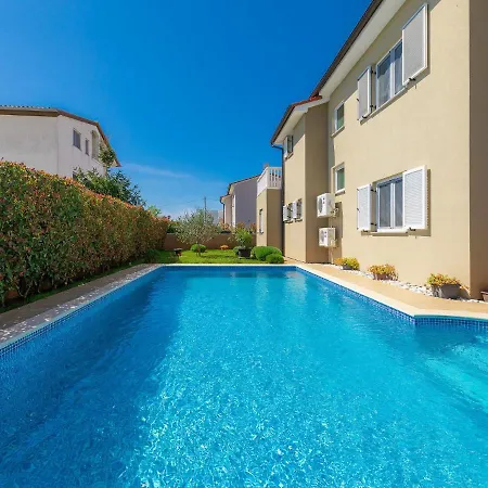 Zara By Interhome Pula