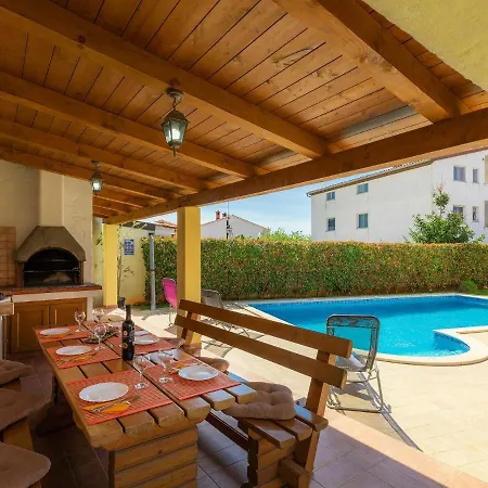 Zara By Interhome * Pula