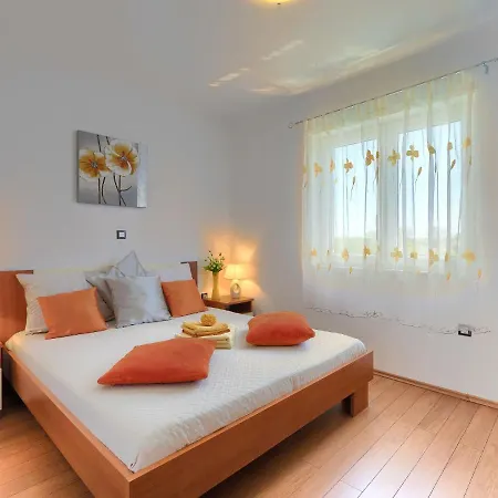 Zara By Interhome Pula