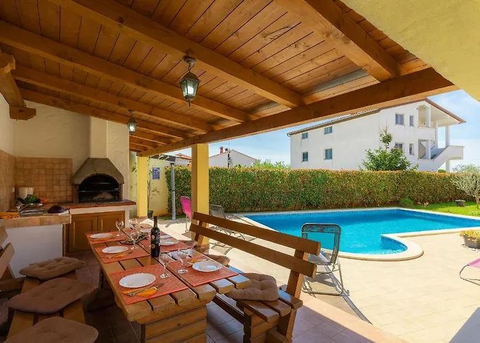 Zara By Interhome * Pula