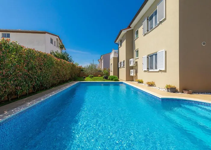 Zara By Interhome Pula