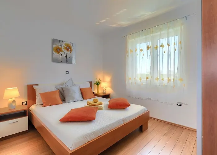 Zara By Interhome Pula